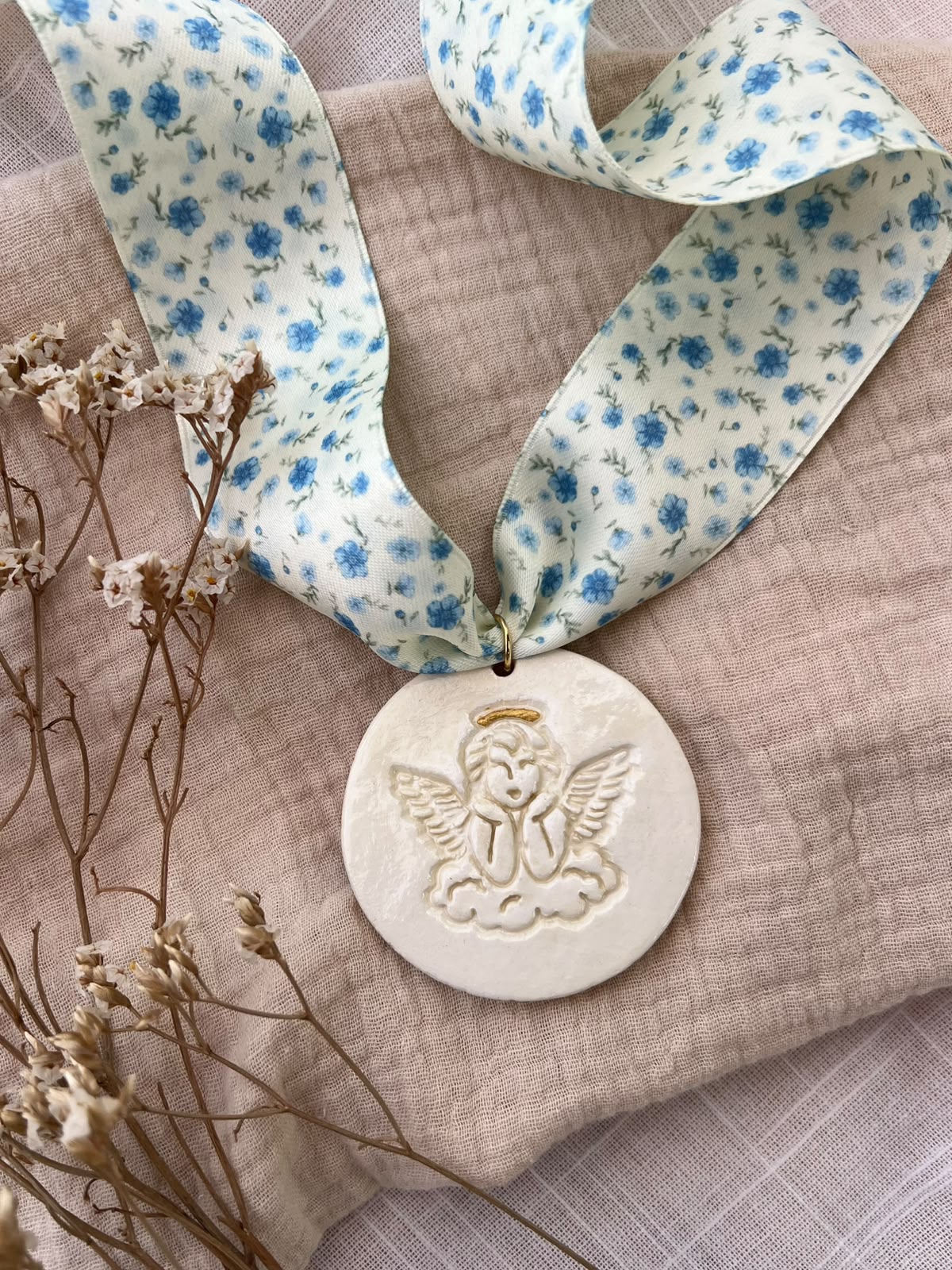 medallita de angel personalizable para cuna capazo o decoracion